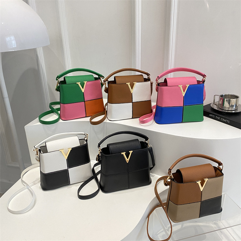Chic V-Logo Mini Totes Bags Lu - огляд і ціна Luxury Bags Logo