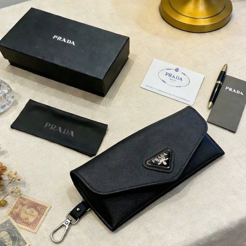 Prada Black Leather Eyeglass C - огляд і ціна Luxury Bags Logo