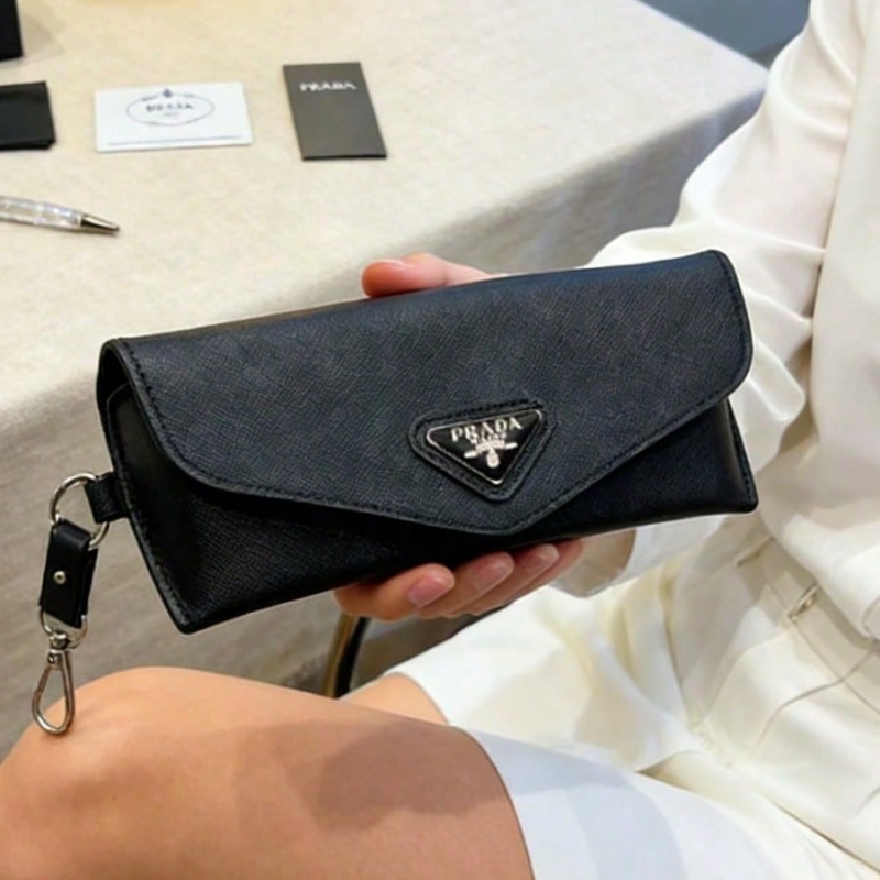 Prada Black Leather Eyeglass C - огляд і ціна Luxury Bags Logo