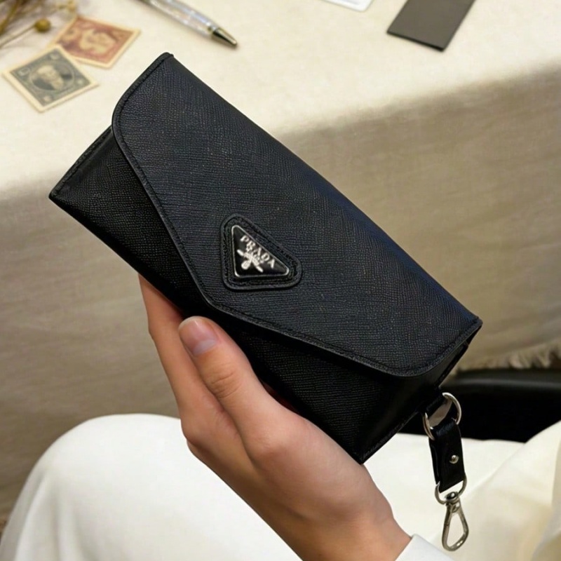 Prada Black Leather Eyeglass C - огляд і ціна Luxury Bags Logo