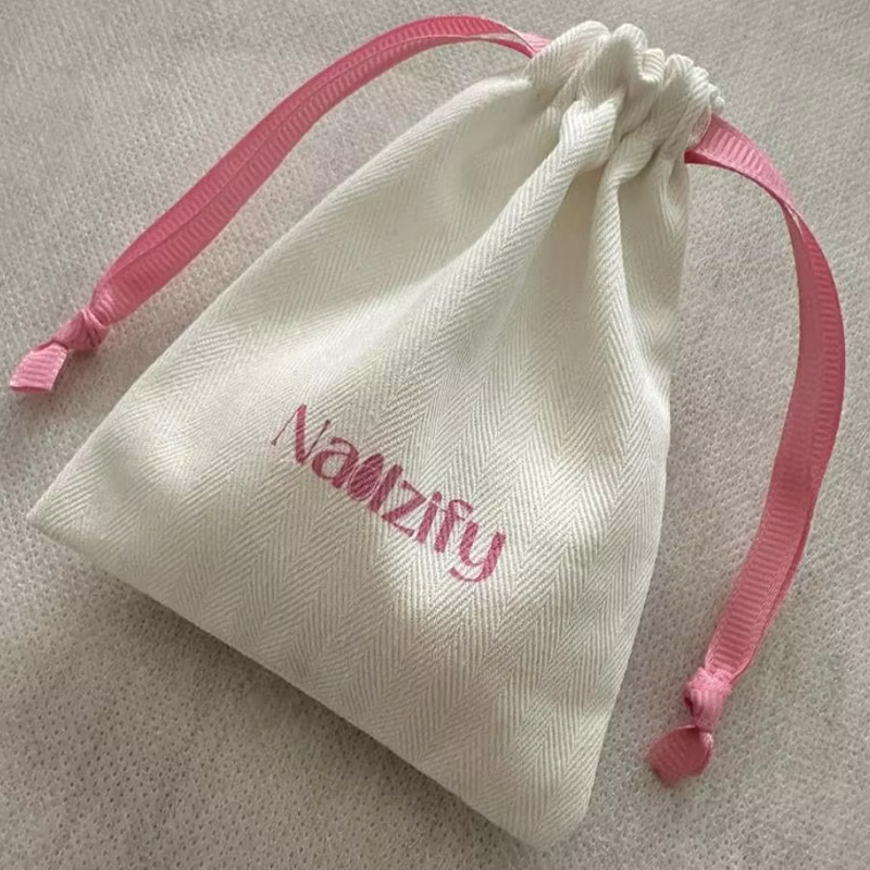 Luxury Herringbone Canvas Draw - огляд і ціна Luxury Bags Logo