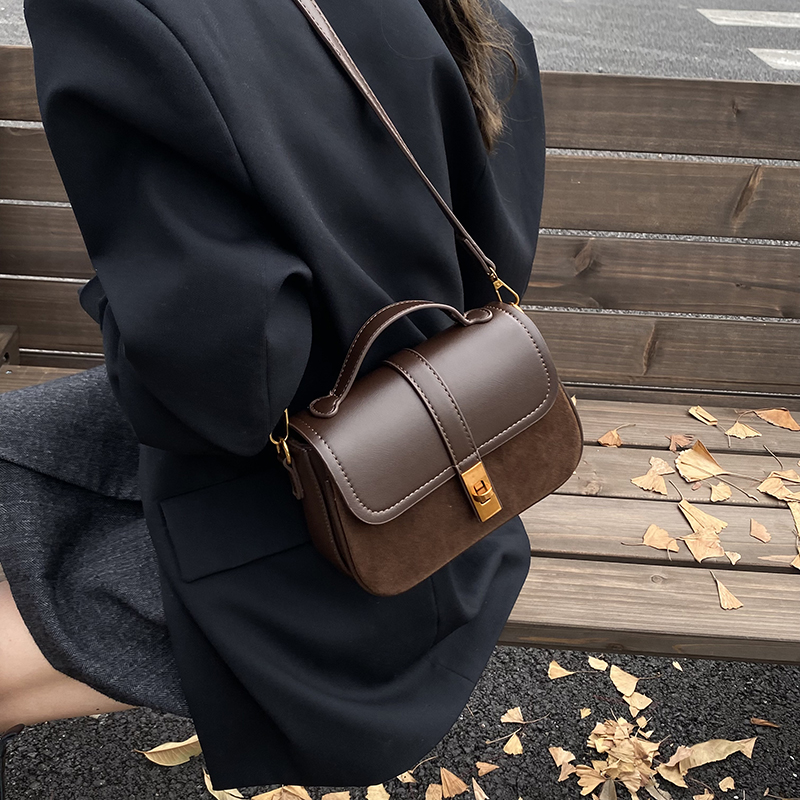 Branded Mini Square Flap Cross - огляд і ціна Luxury Bags Trend 2025