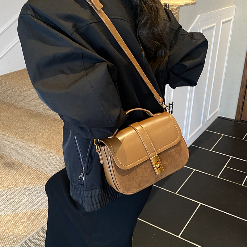 Branded Mini Square Flap Cross - огляд і ціна Luxury Bags Trend 2025
