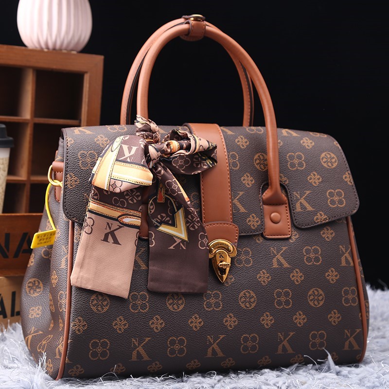 Light luxury brand women's bag - огляд і ціна Luxury Bags Trend 2025
