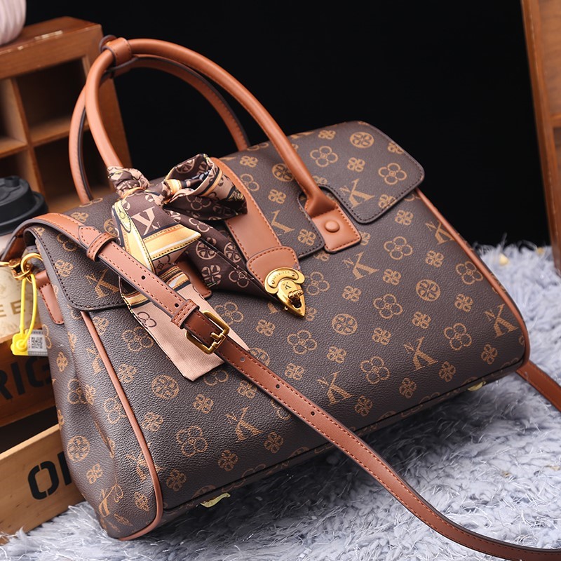 Light luxury brand women's bag - огляд і ціна Luxury Bags Trend 2025