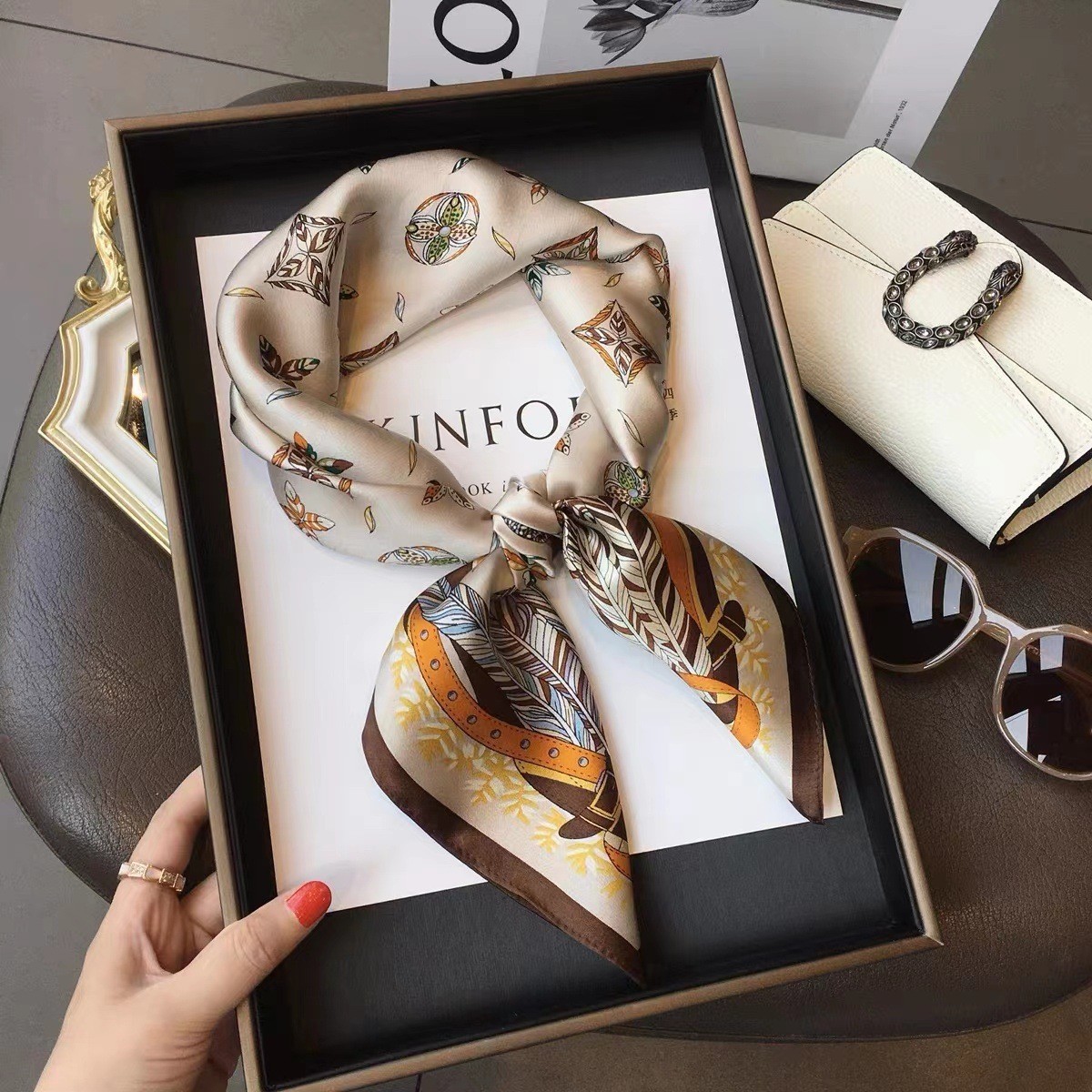 Luxury Fashion Print 70*70cm S - огляд і ціна Luxury Bags Expensive