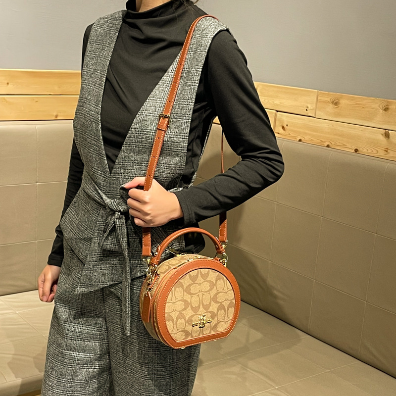 Luxury Minimalist Crossbody Ba - огляд і ціна Luxury Bags Logo