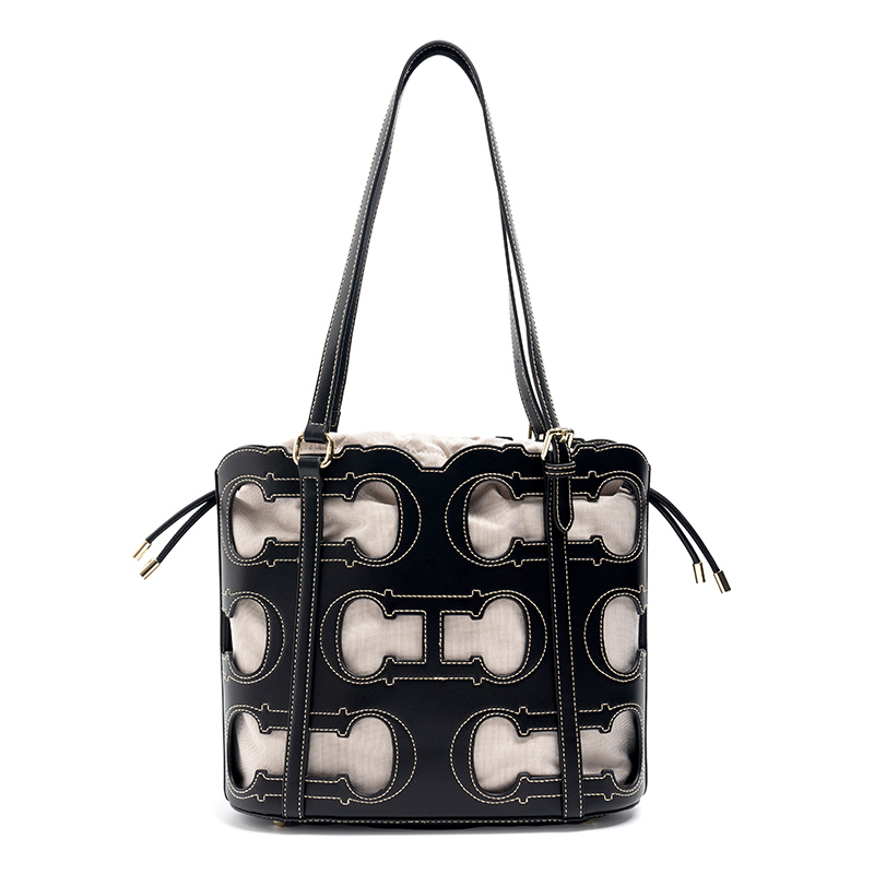 CH Tote Bag Cutout Logo Large  - огляд і ціна Luxury Bags Logo