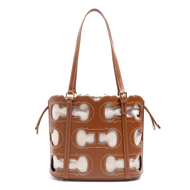 CH Tote Bag Cutout Logo Large  - огляд і ціна Luxury Bags Logo