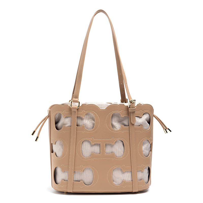 CH Tote Bag Cutout Logo Large  - огляд і ціна Luxury Bags Logo